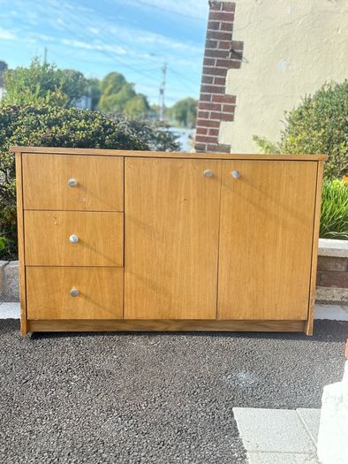 2 free sideboard cabinets