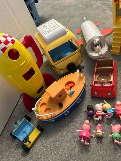 peppa pig, house, boat, plane,camper, rocket