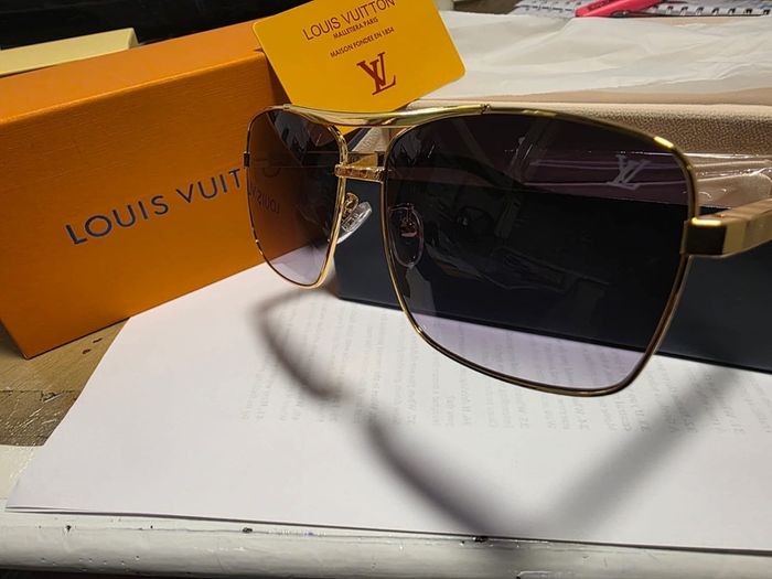 L.V Sunglasses ( Brandnew - Very nice
