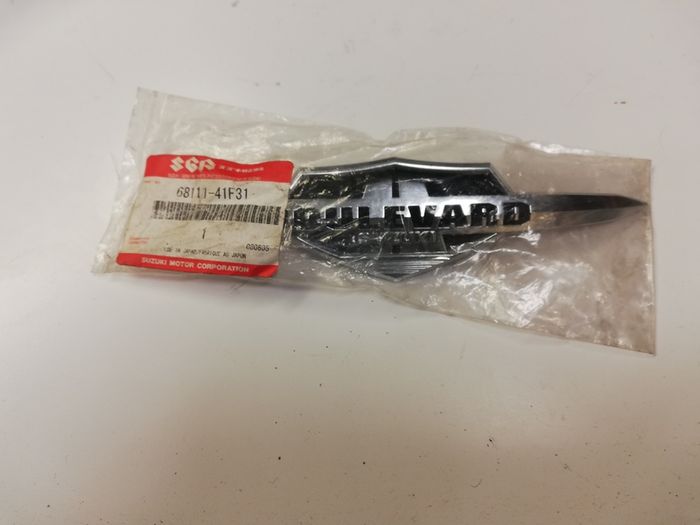 Suzuki VL800 Boulevard Tank badge