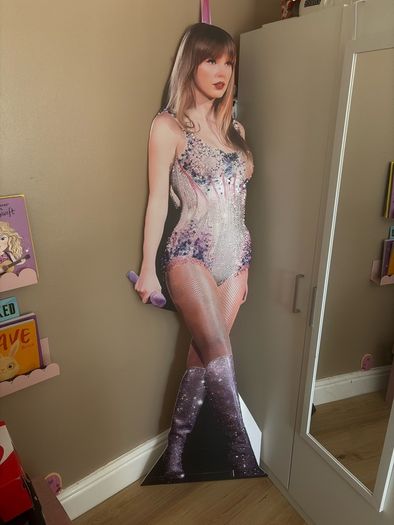 Taylor Swift Cut Out