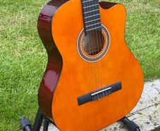 Valencia VC104C Cutaway Classical Guitar + Gig Bag