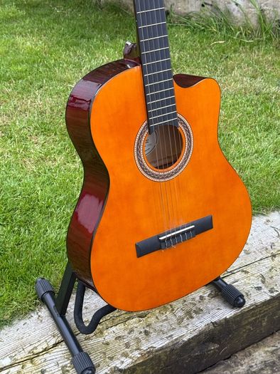 Valencia VC104C Cutaway Classical Guitar + Gig Bag