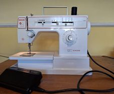 Singer Sewing Machine 8209