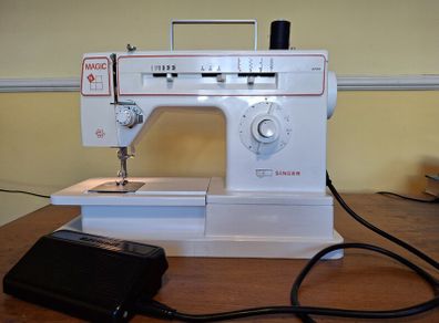 Singer Sewing Machine 8209