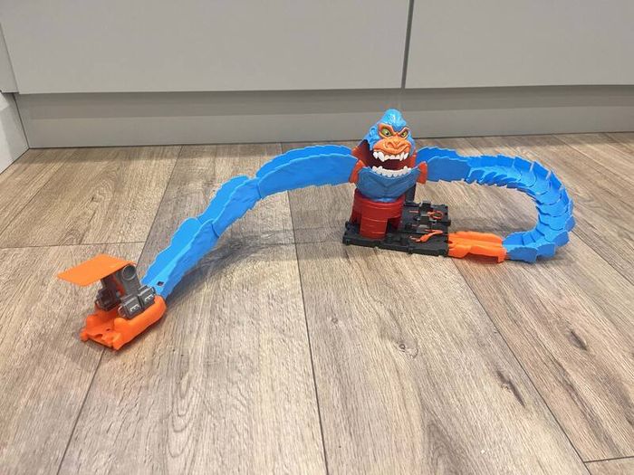 Hotwheels Monster truck loop set and Slam Gorilla play set