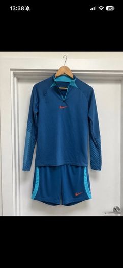 Nike drifit size small slim