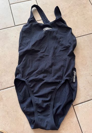 Speedo swimsuit, size 8, D 34