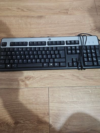 HP wired Keyboard and mouse. Excellent condition
