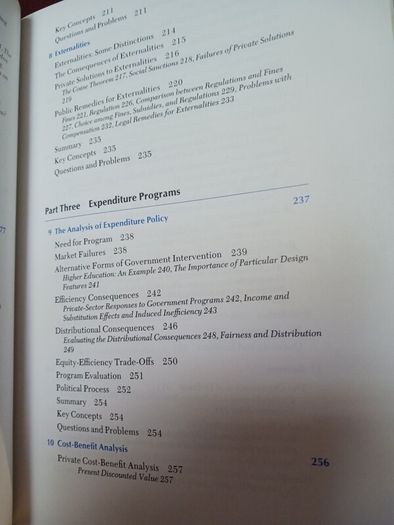 Joseph Stiglitz / Economics of the Public Sector/ 2nd edition/ 1988