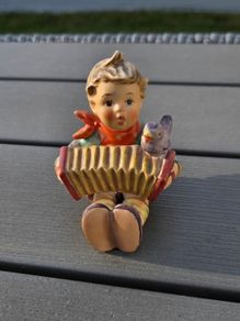 Vintage Hummel Goebel Figurine