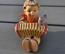 Vintage Hummel Goebel Figurine
