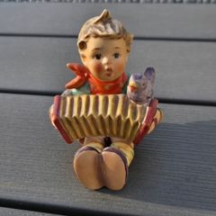 Vintage Hummel Goebel Figurine