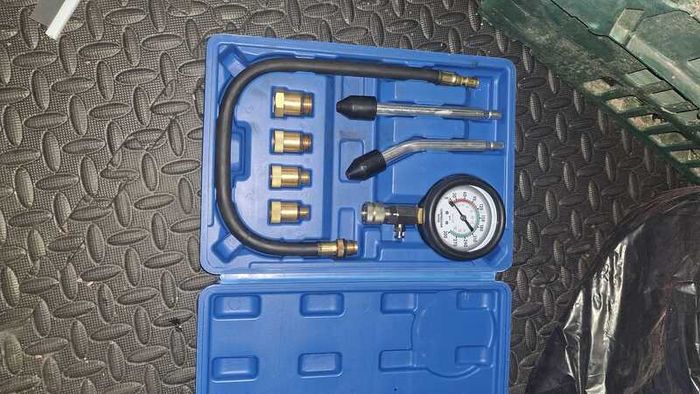 Petrol engine compression test kit