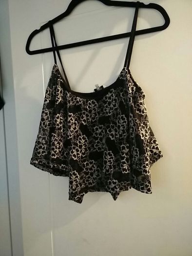 New Look Cropped Black Floral top
