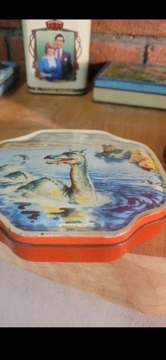 antique advertising tins