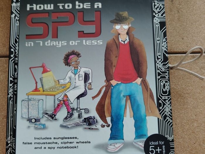Children's Secret Agent & Mystery Trivia Book Bundle  2007 Perfect Condition