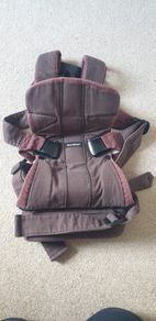 baby carrier (hardly used)