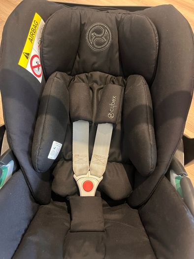 Cybex Cloud Z2 infant car seat and isofix base