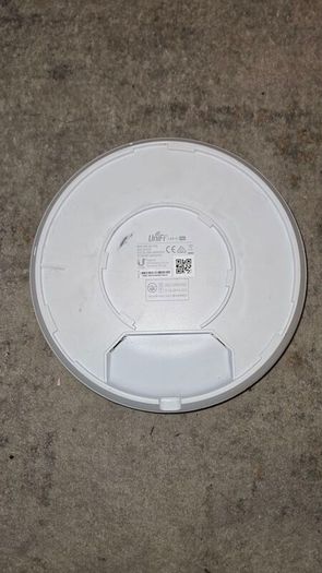 Ubiquiti UniFi UAP-AC-PRO Dual-Band Wireless Access Point
