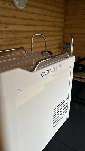 Avant Pool Kinos Ice Bath