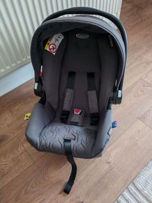 Car Seat PLUS ISOFix base - Graco The SnugLite i-Size