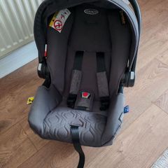 Car Seat PLUS ISOFix base - Graco The SnugLite i-Size