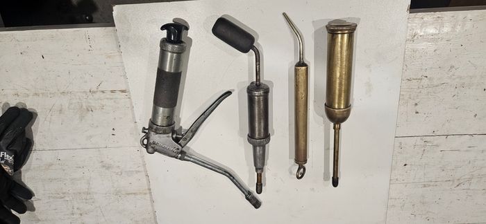 grease guns pumps