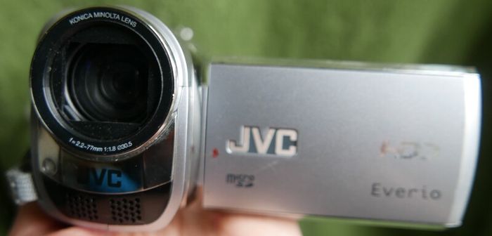 JVC GZ-MG360 Everio Hybrid Camcorder, 60GB Hard Disc Drive, Micro SD Slot, 35x Optical Zoom