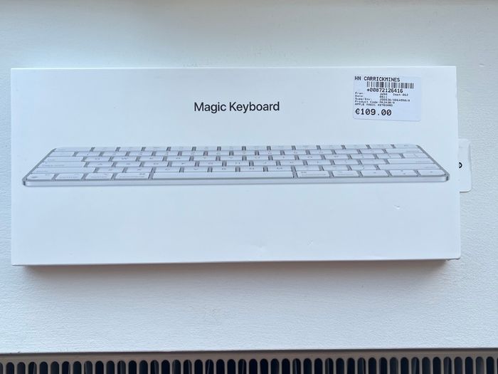 Official Apple Magic Keyboard (Wireless / Bluetooth)