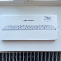 Official Apple Magic Keyboard (Wireless / Bluetooth)