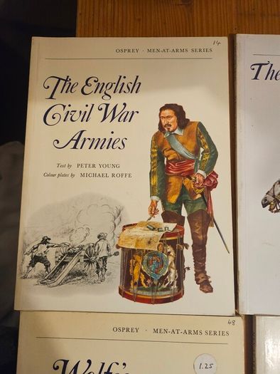 Osprey Men-at-arms Series, Published In 1974 X 15 Fabolous Military Books Plus 2 X Military  Modeling Annuals 1 &3. Plus 3 Other Military Books. All In Good Condition.  See Photos For Same.