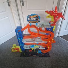 Hot wheels ultimate garage with dragon