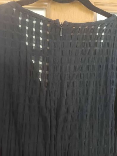 Black Short-Sleeved Midi Dress