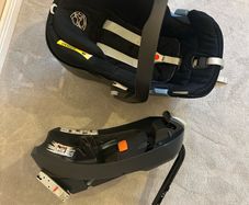 Cybex Aton 5 Infant Car Seat and  base