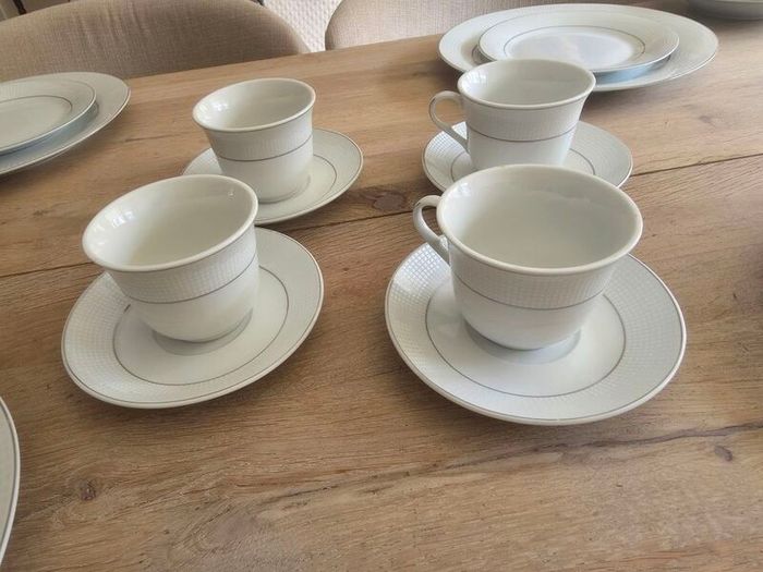 Tipperary Crystal Porcelain Dinner Set Excellent Condition