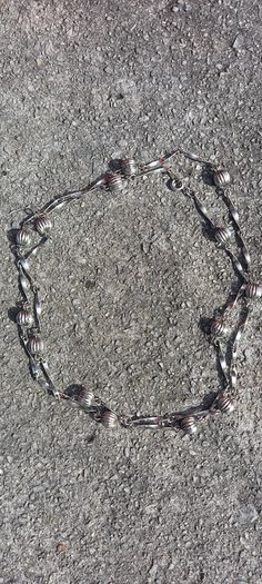 Vintage jewelry is sold individually for 5 to 10 euros
