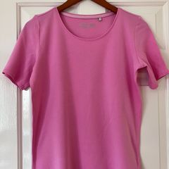 Ladies Pink T Shirt by Cecil.