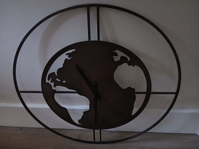 Clock in the shape of the world - needs attention