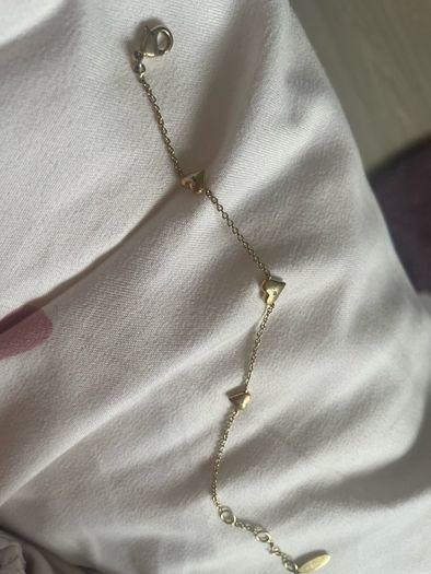 A pretty gold bracelet