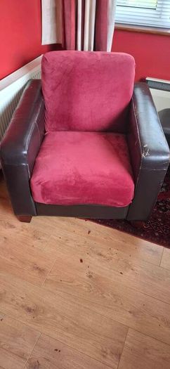Leatherette arm chair (Brown).