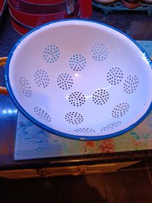 Vintage style colander