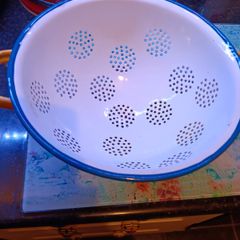 Vintage style colander