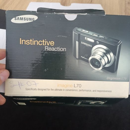 Samsung Digimax L70 7.2MP 3x Zoom Digital Camera