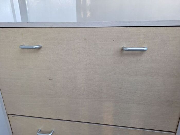 Shoe cabinet