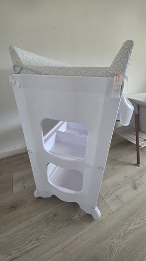 Baby changing unit & baby crib bundle