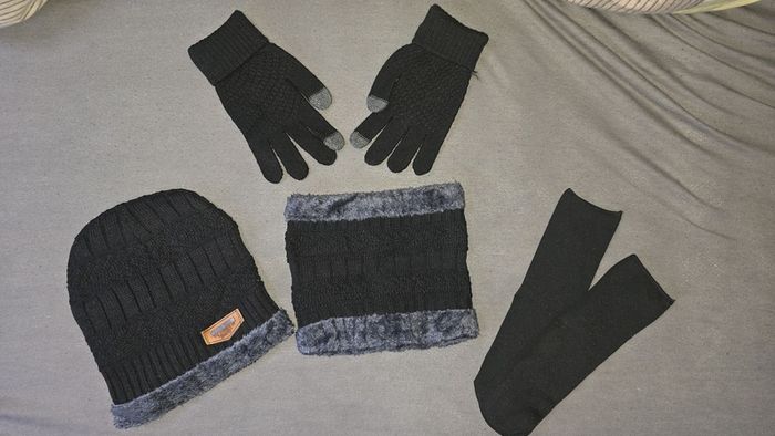 Winter set 4 in 1 / winter hat, gloves, socks and scarf