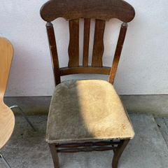 4 Solid wood dinning chairs