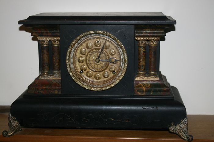 Vintage Clock (in working order )