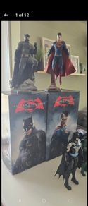 batman vs superman statue